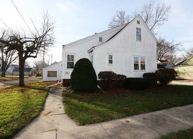 Property at 816 15th St, Boone, IA 50036, 3 beds, 2 baths