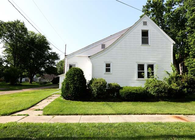 Property at 816 15th St, Boone, IA 50036, 3 beds, 2 baths