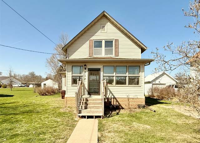 Property at 218 E Walnut St, Conrad, IA 50621, 3 beds, 1 bath