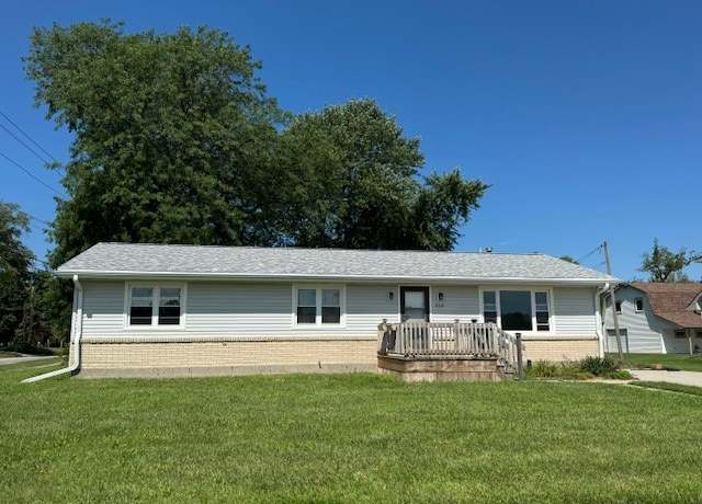 Property at 806 14th St, Nevada, IA 50201, 3 beds, 1.5 baths