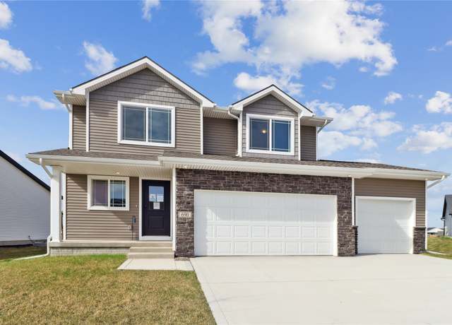 Property at 690 NW Rosemont Dr, Waukee, IA 50263, 4 beds, 2.5 baths