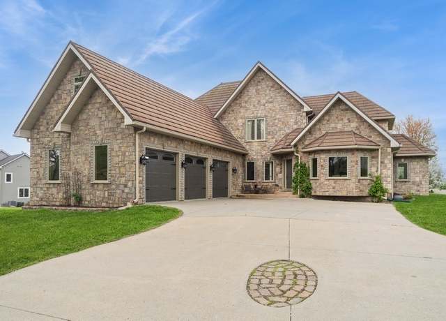 Property at 31262 Napa Valley Dr, Waukee, IA 50263, 5 beds, 4.5 baths