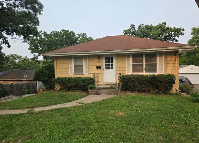 Property at 2505 S Union St, Des Moines, IA 50315, 3 beds, 2 baths