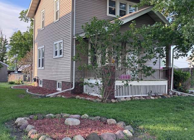 Property at 1303 Howard St E, Creston, IA 50801, 3 beds, 1 bath