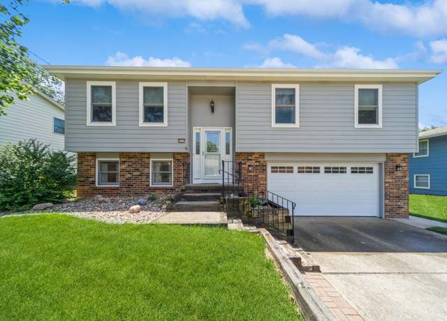Property at 8312 Winston Ave, Urbandale, IA 50322, 4 beds, 2.5 baths