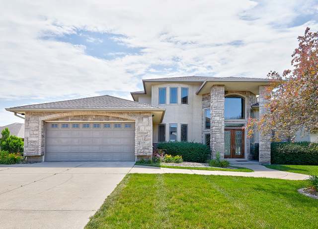 Property at 4315 162nd St, Urbandale, IA 50323, 5 beds, 4.5 baths