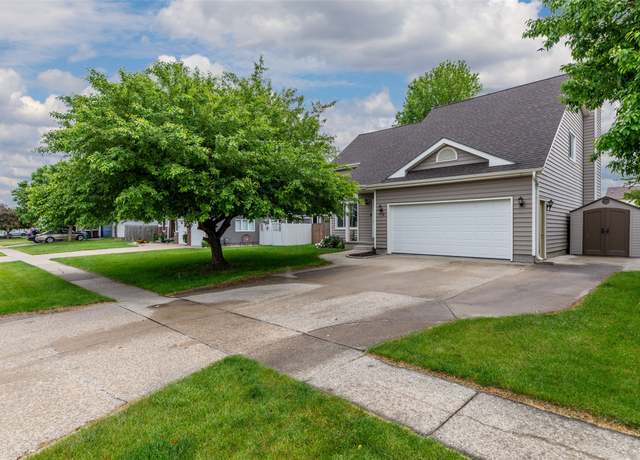 Property at 714 SE Dolan Dr, Grimes, IA 50111, 4 beds, 3.5 baths
