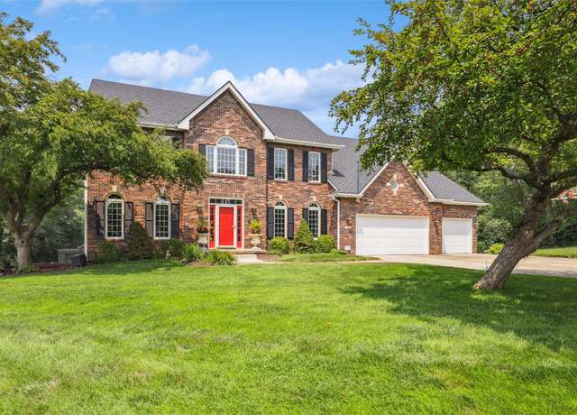 Property at 1615 S 43rd St, West Des Moines, IA 50265, 5 beds, 4.5 baths
