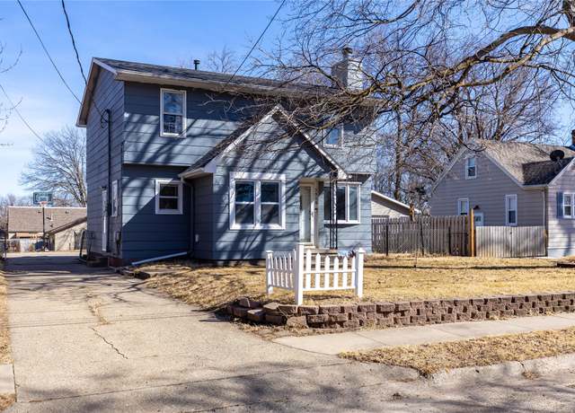 Property at 3919 68th St, Urbandale, IA 50322, 5 beds, 2 baths
