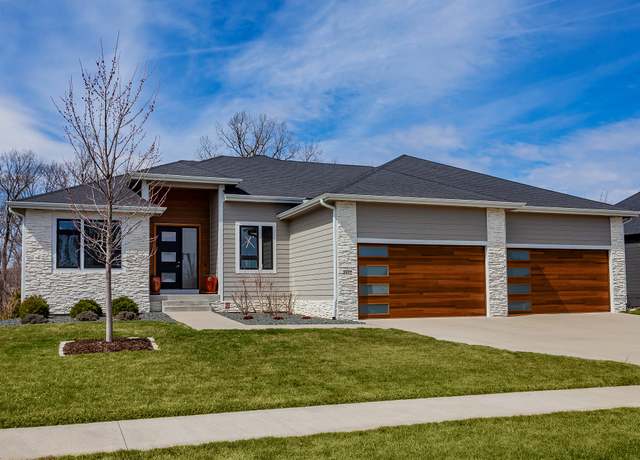 Property at 4852 159th St, Urbandale, IA 50323, 5 beds, 4 baths
