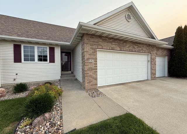Property at 732 SE Ponds Edge Ln, Ankeny, IA 50021, 3 beds, 2.5 baths