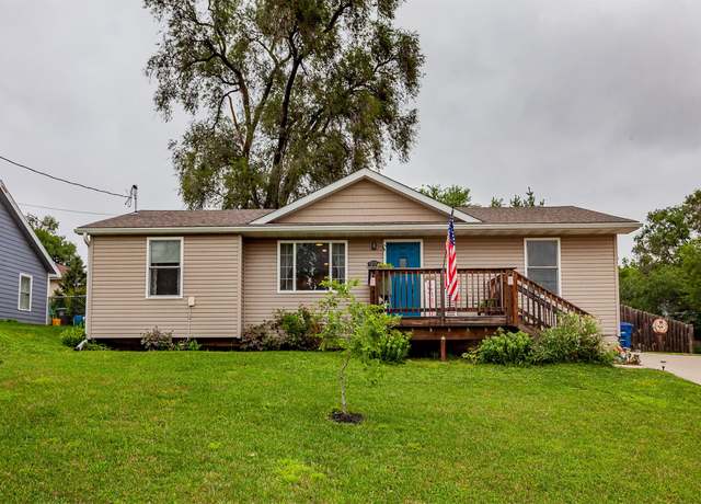 Property at 919 Titus Ave, Des Moines, IA 50315, 3 beds, 2 baths