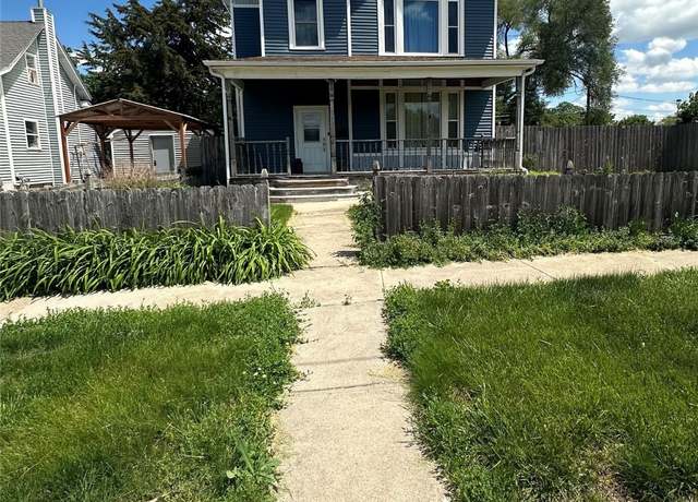 Property at 1717 10th St, Des Moines, IA 50314, 5 beds, 1.5 baths