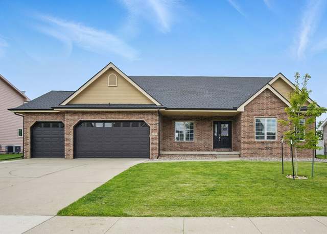 Property at 309 11th St NW, Altoona, IA 50009, 4 beds, 2.5 baths