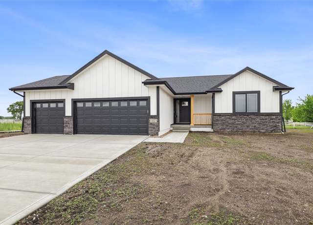 Property at 632 34th St SE, Altoona, IA 50009, 3 beds, 2 baths
