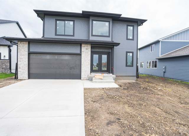 Property at 17987 Alpine Dr, Clive, IA 50325, 3 beds, 2.5 baths