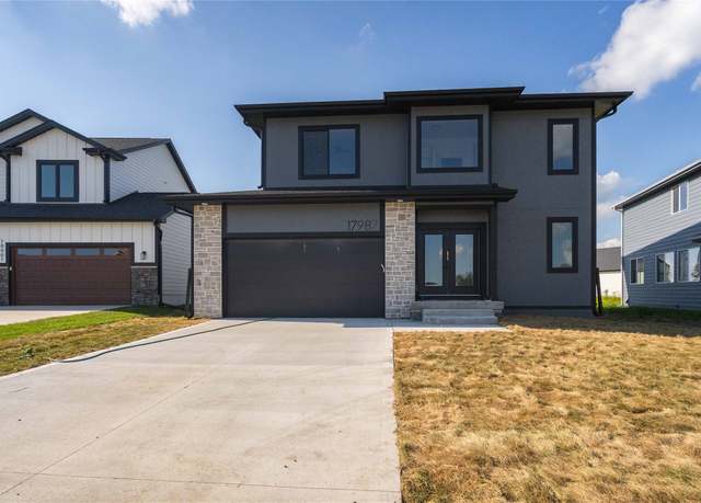 Property at 17987 Alpine Dr, Clive, IA 50325, 3 beds, 2.5 baths