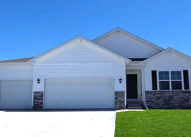 Property at 1040 Westridge St SW, Bondurant, IA 50035, 4 beds, 3 baths