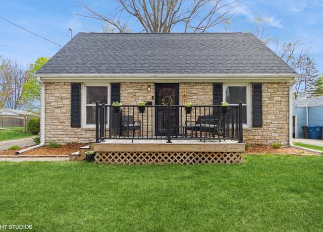 Property at 1811 56th St, Des Moines, IA 50310, 3 beds, 1 bath