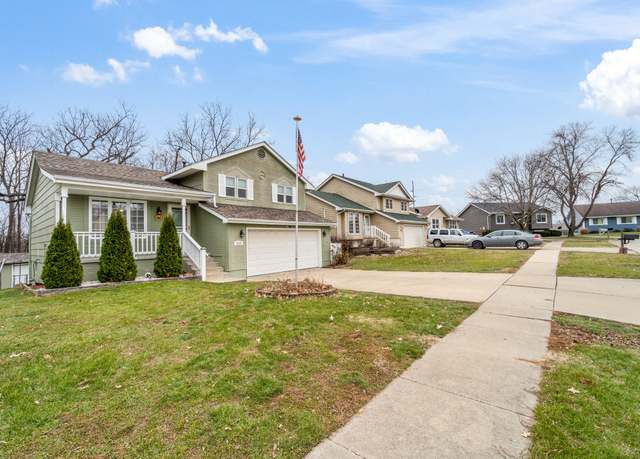 Property at 2224 Maish Ct, Des Moines, IA 50320, 3 beds, 2 baths