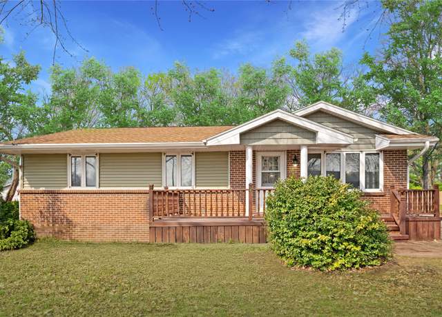 Property at 490 Parkwood Blvd, Pleasant Hill, IA 50327, 4 beds, 3 baths
