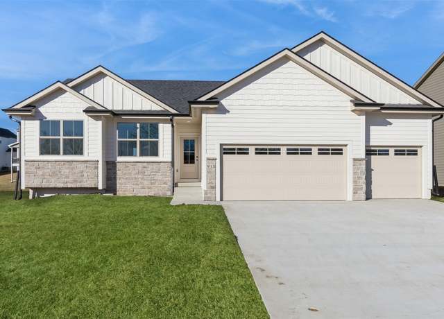 Property at 915 Harrington Way, Waukee, IA 50263, 3 beds, 2 baths