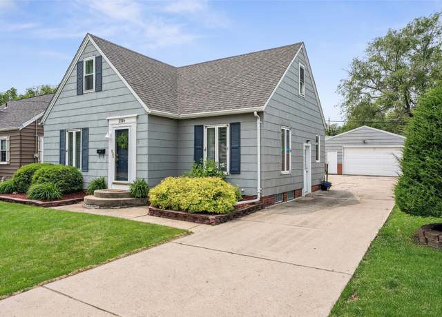 Property at 2504 47th St, Des Moines, IA 50310, 3 beds, 2 baths