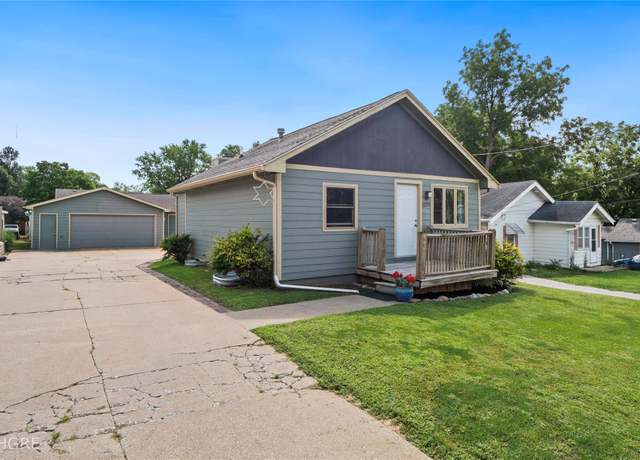 Property at 2325 E 40th Ct, Des Moines, IA 50317, 2 beds, 1 bath