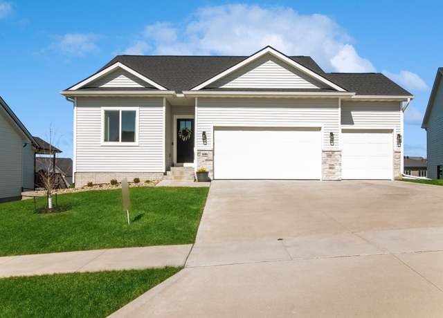 Property at 1606 Red Cedar Ln, Granger, IA 50109, 4 beds, 3 baths