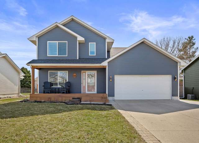 Property at 606 15th St SE, Altoona, IA 50009, 4 beds, 2.5 baths