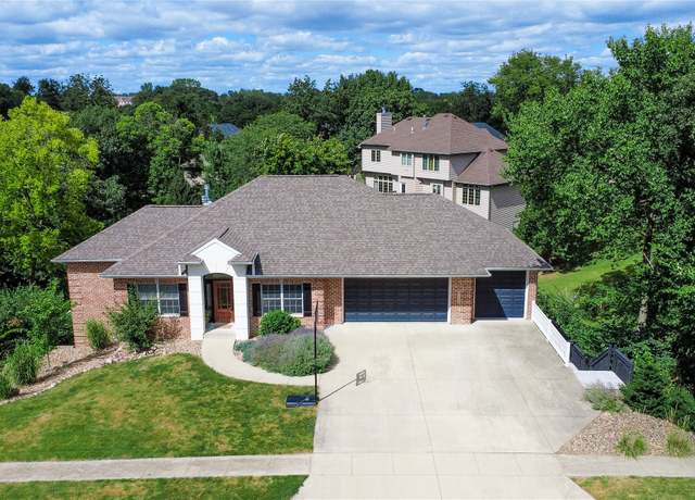 Property at 2312 Drenthe Laan Ln, Pella, IA 50219, 5 beds, 3 baths