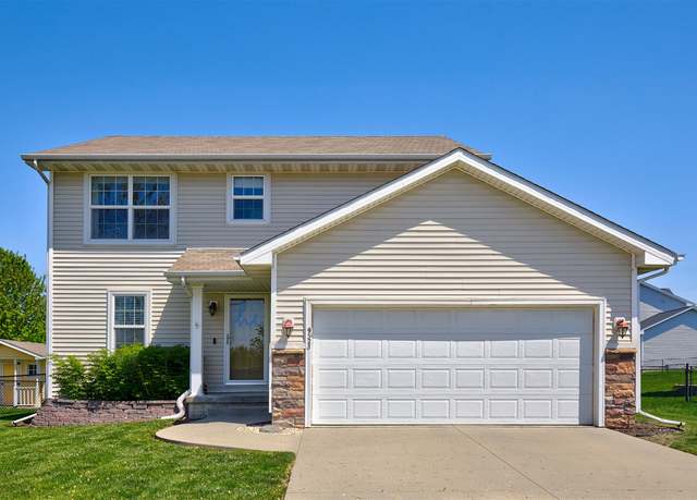 Property at 9323 Wilson St, West Des Moines, IA 50266, 3 beds, 2.5 baths