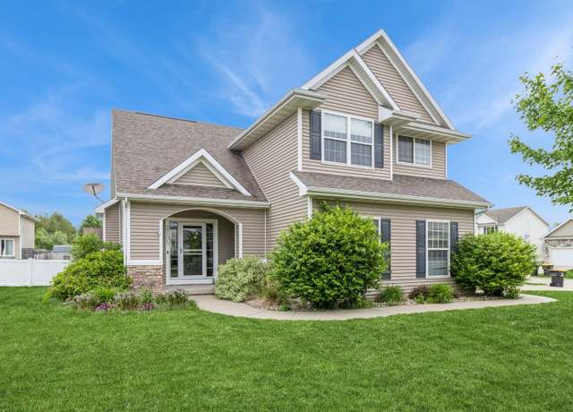 Property at 2105 SE Leeann Dr, Waukee, IA 50263, 3 beds, 2.5 baths