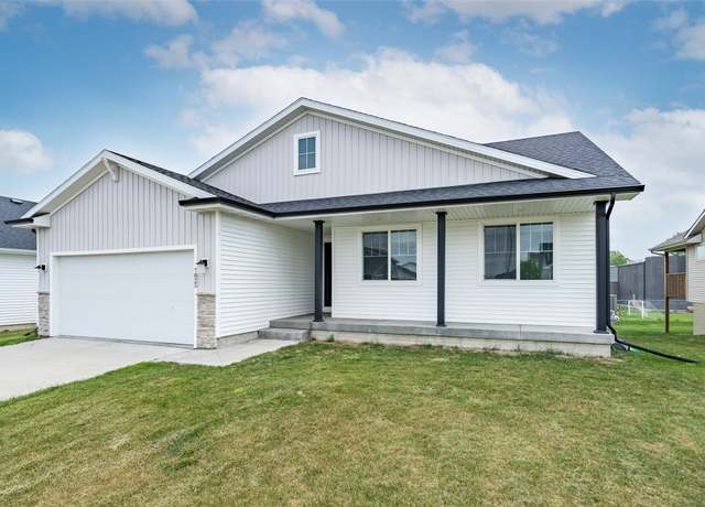 Property at 7825 SE 2nd St, Des Moines, IA 50320, 3 beds, 2 baths