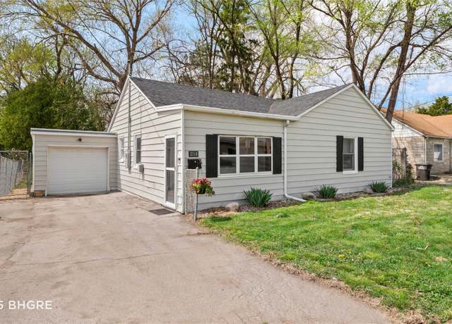 Property at 2318 56th St, Des Moines, IA 50310, 3 beds, 1 bath