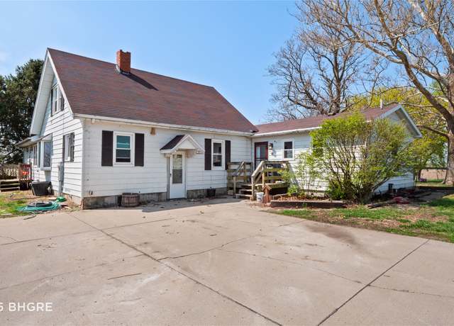 Property at 5552 W 68th St S, Colfax, IA 50054, 5 beds, 2 baths