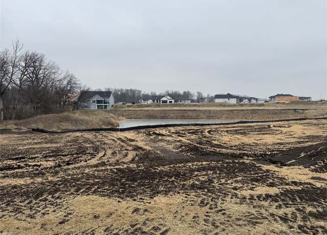 Property at 17539 North Valley Dr, Urbandale, IA 50322