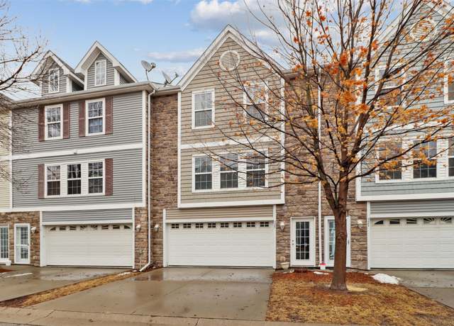 Property at 325 NE Sandalwood Dr, Waukee, IA 50263, 2 beds, 2 baths