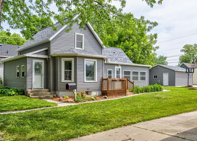 Property at 1229 9th St, Nevada, IA 50201, 3 beds, 1.5 baths