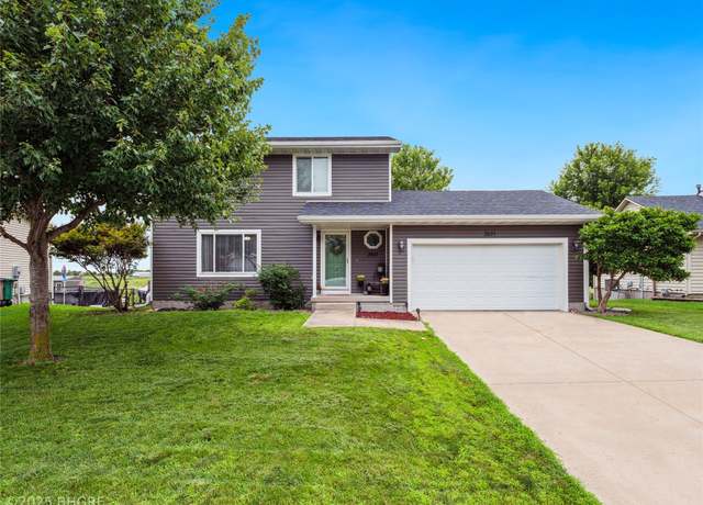Property at 2621 8th Ave SE, Altoona, IA 50009, 3 beds, 2.5 baths