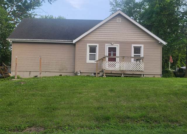 Property at 50 Park St, Carlisle, IA 50047, 3 beds, 1 bath