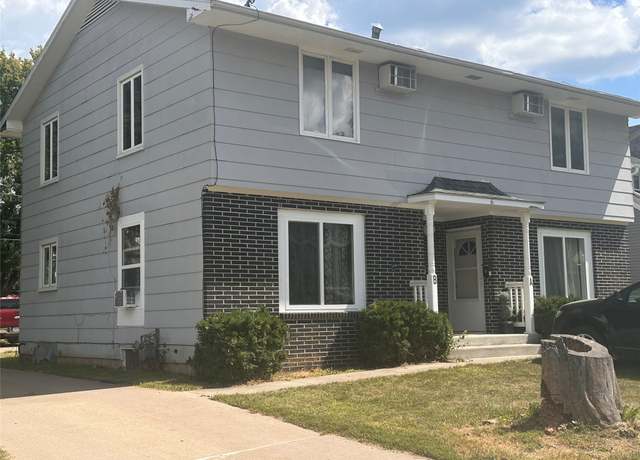 Property at 6 Cardinal Ct, Newton, IA 50208, 4 beds, 4 baths