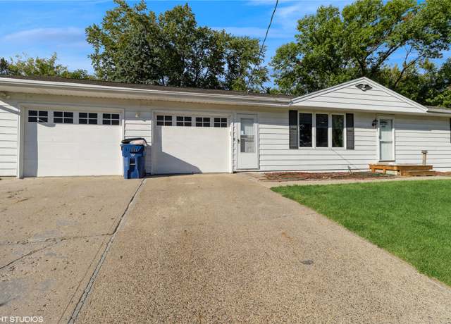 Property at 230 Palomino Pkwy, Des Moines, IA 50320, 3 beds, 2.5 baths