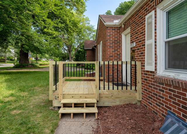 Property at 1329 63rd St, Des Moines, IA 50311, 2 beds, 1.5 baths