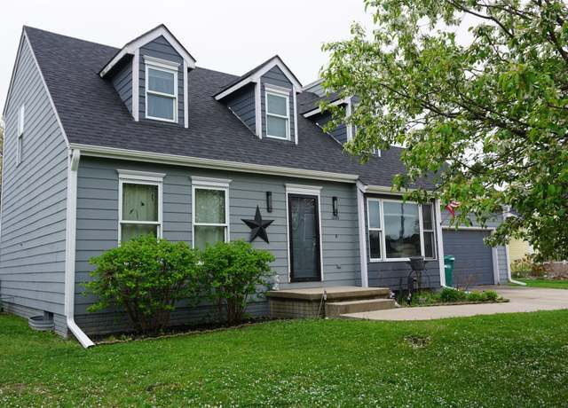 Property at 1220 W Court Ave, Winterset, IA 50273, 3 beds, 2 baths