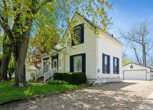 Property at 325 W 8th St S, Newton, IA 50208, 2 beds, 1.5 baths