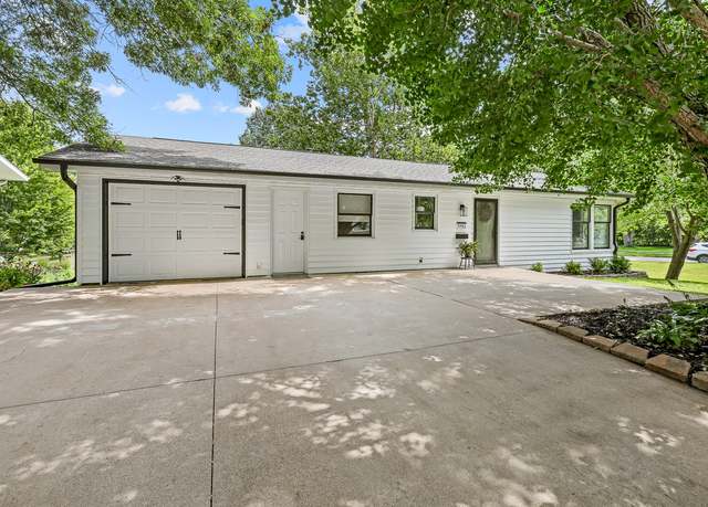 Property at 1114 Hazel St, Pella, IA 50219, 3 beds, 2 baths