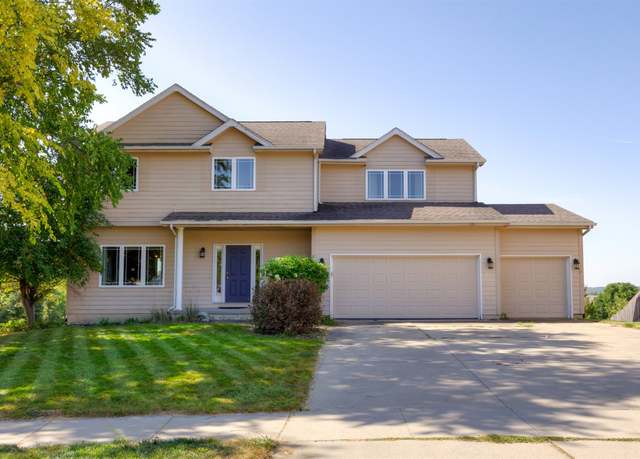 Property at 5060 Baty Ct, West Des Moines, IA 50265, 4 beds, 2.5 baths