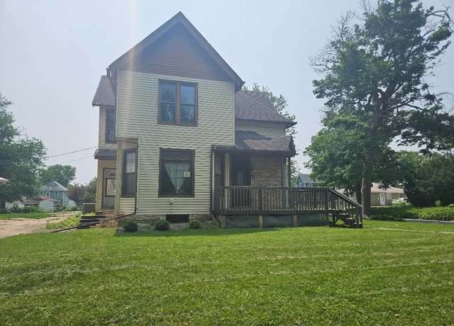 Property at 303 S Roche St, Knoxville, IA 50138, 4 beds, 2 baths
