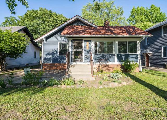 Property at 917 38th St, Des Moines, IA 50312, 2 beds, 2 baths